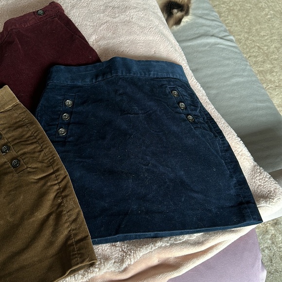 Corduroy skirts bundle from banana republic size 0 - Picture 3 of 4